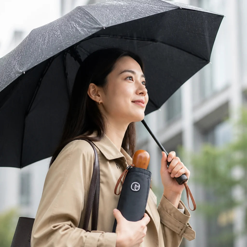 Foldable umbrella with 8 metal fiber ribs