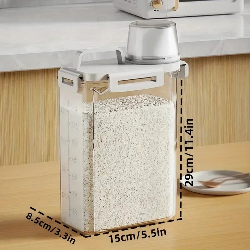 Storage container with fresh-keeping lid 2.5L