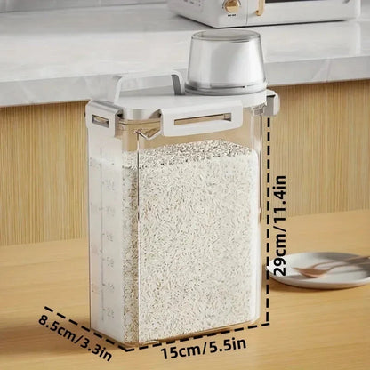 Storage container with fresh-keeping lid 2.5L