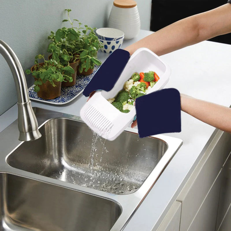 Microwave noodle cooker with integrated strainer lid