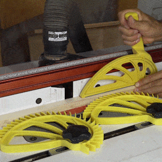 Woodworking sliding block with safety guide